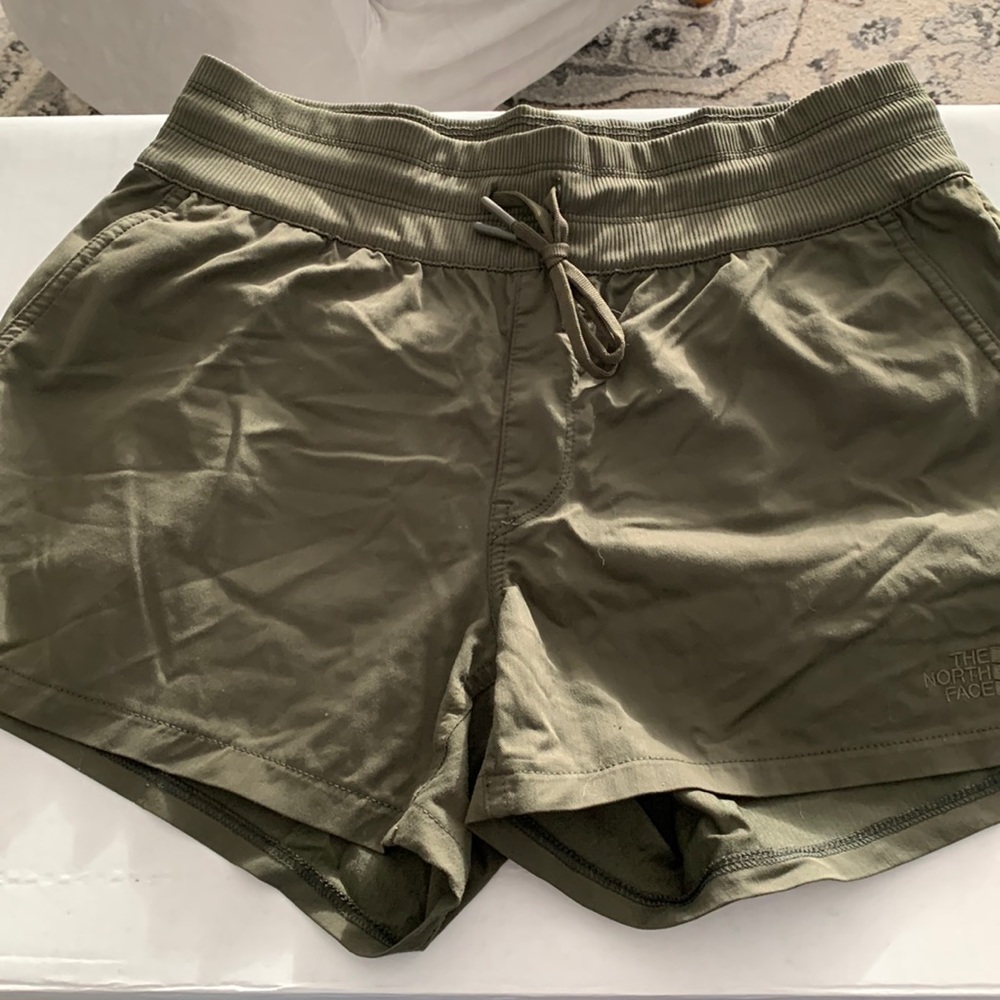 Forest green North Face shorts with POCKETS!
